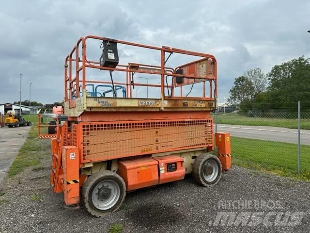 JLG M4069 Saksilavat