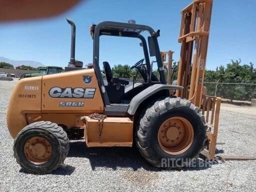 CASE 586H Maastotrukit