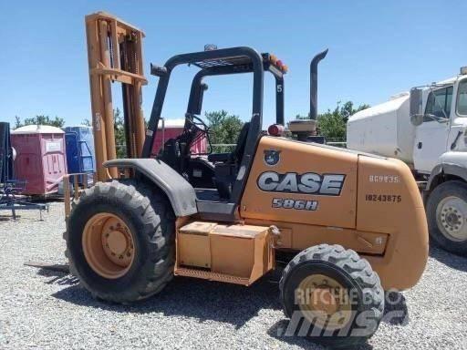 CASE 586H Maastotrukit