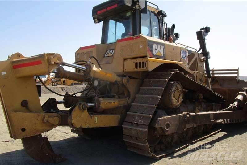 CAT D8R Telaketjupuskutraktorit