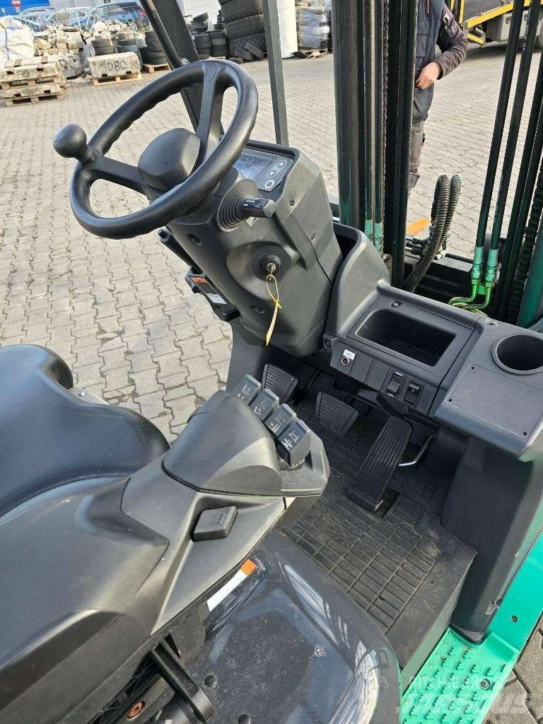 Mitsubishi FG 15 NT Nestekaasutrukit