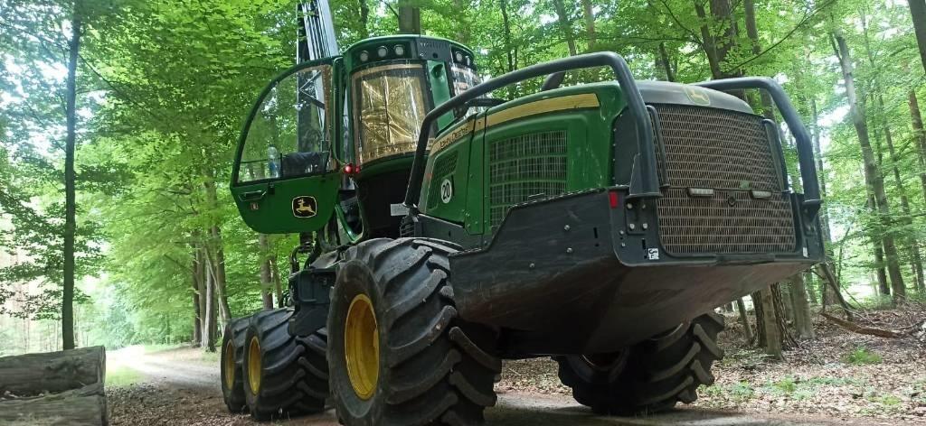 John Deere 1070G Harvesterit