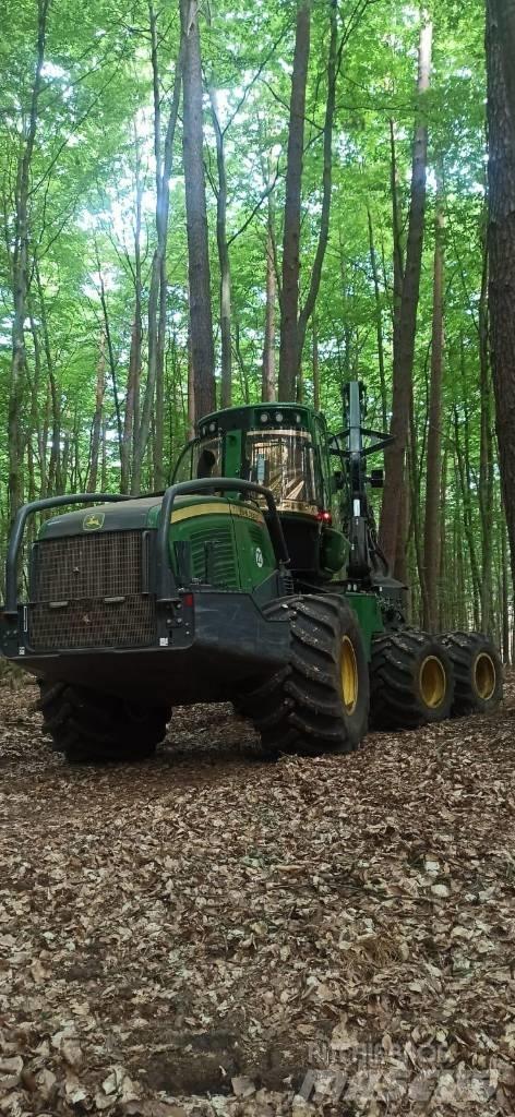 John Deere 1070G Harvesterit