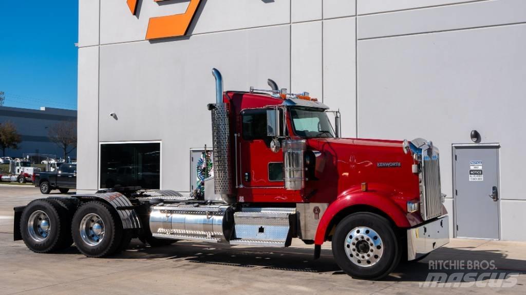 Kenworth W 900 Vetopöytäautot