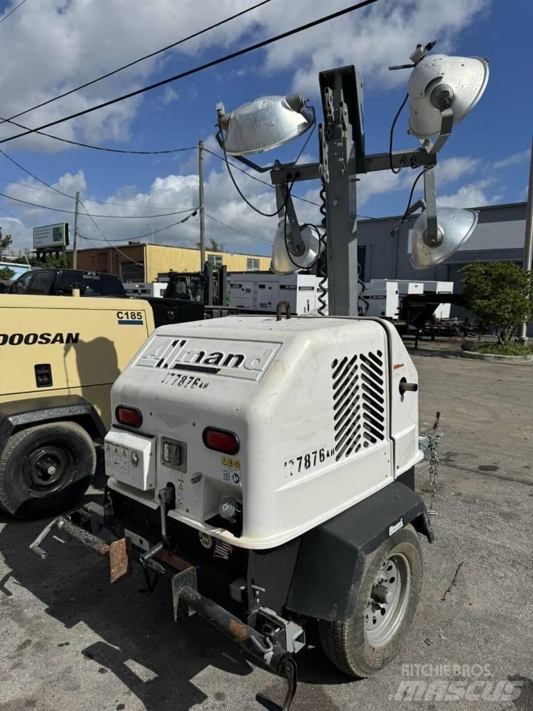 Allmand NL5000 Valopylväät