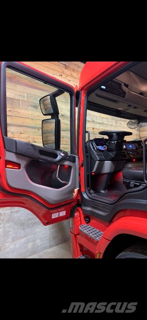 Scania P 280 Umpikorikuorma-autot