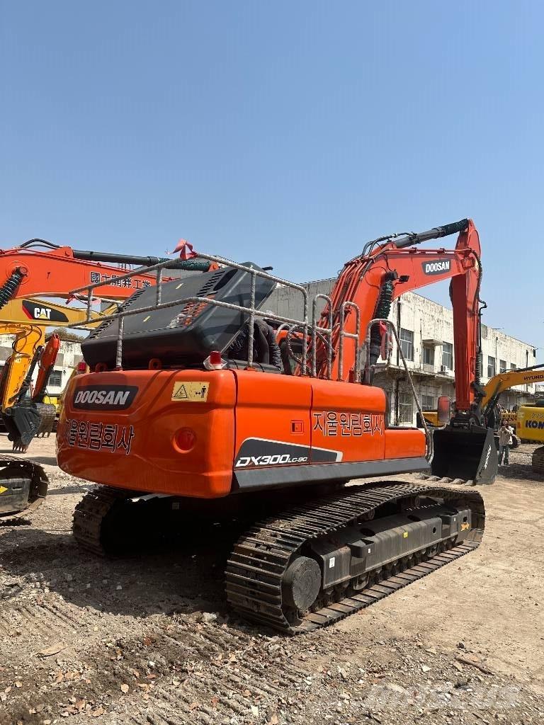 Doosan DX 300 Midikaivukoneet 7t - 12t