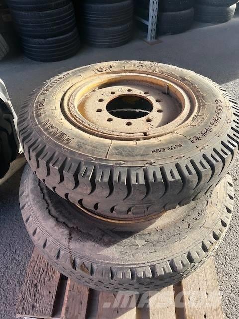  BM621 Hjul 9,00x20 Renkaat ja vanteet