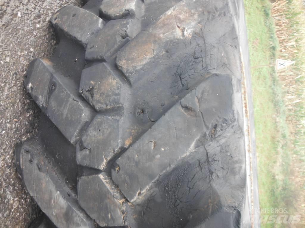 Michelin 15R22.5 Renkaat ja vanteet