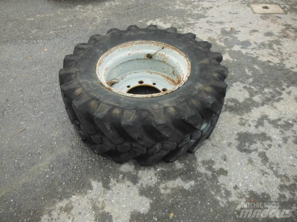 Michelin 15R22.5 Renkaat ja vanteet