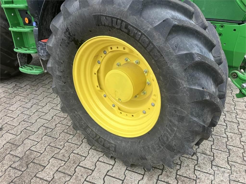 John Deere 6R 215 Traktorit