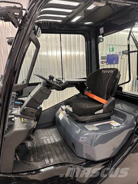 Toyota 52-8 FDF 30 Dieseltrukit