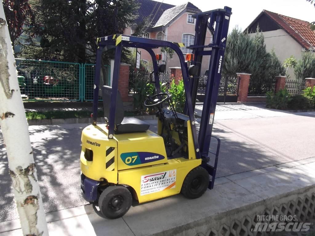 Komatsu FG07-3 Nestekaasutrukit