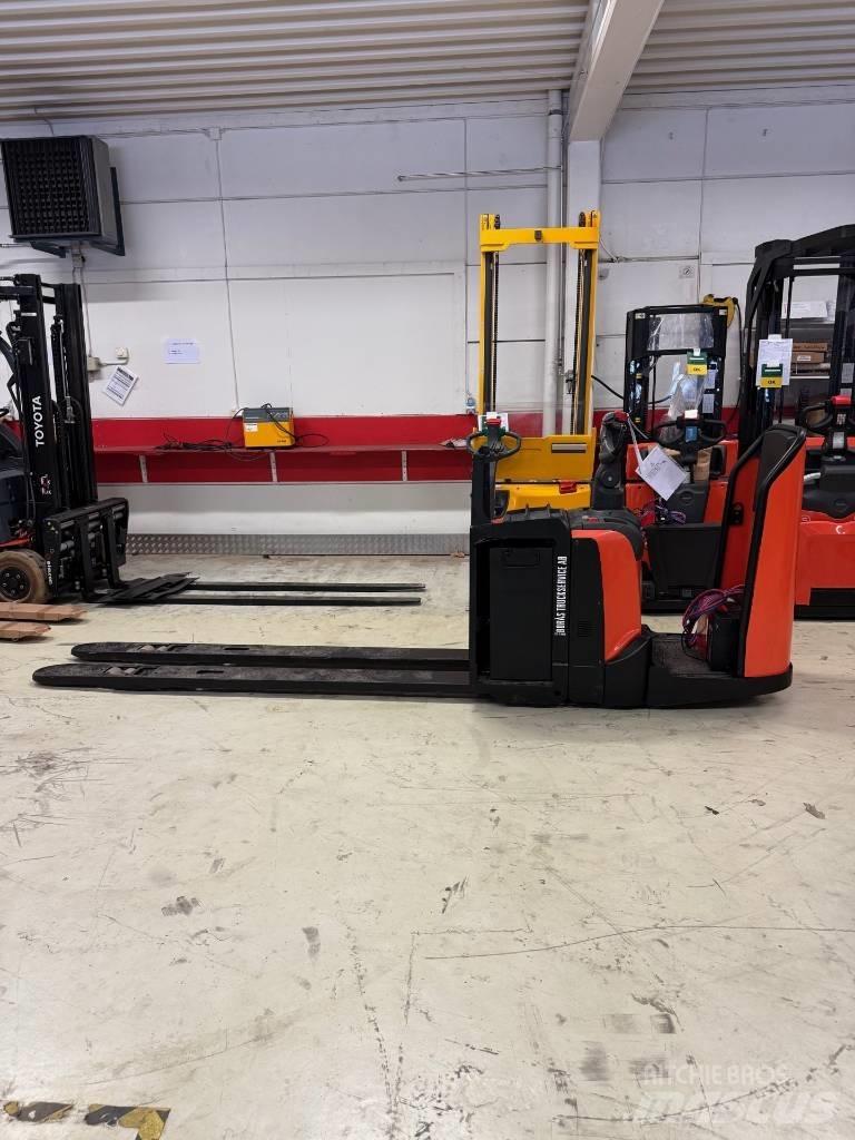 BT truck LPE 250 Ajettavat pinoamisvaunut