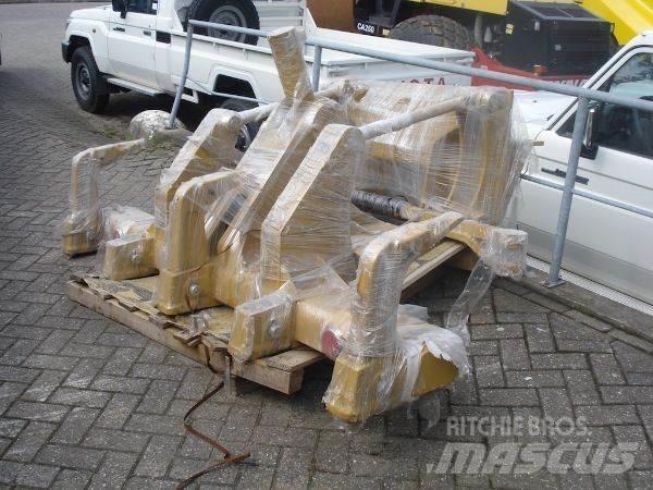 CAT 140M/160M Ripper Muut koneet