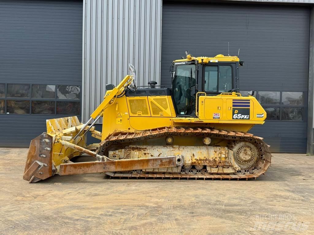 Komatsu D65PXi-18 Telaketjupuskutraktorit