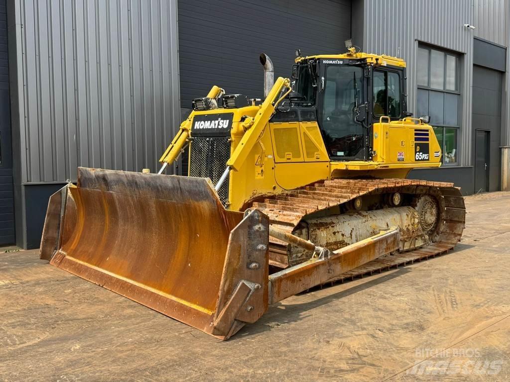 Komatsu D65PXi-18 Telaketjupuskutraktorit