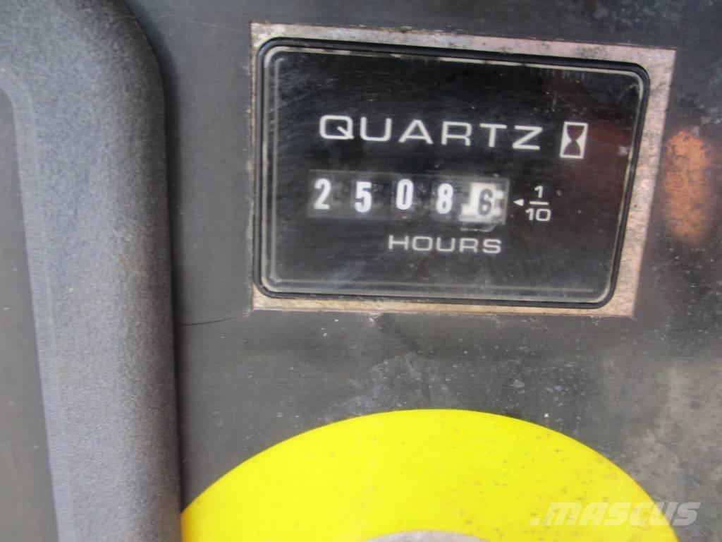 JLG 340 AJ (511) Pienikokoiset itseliikkuvat puominostimet