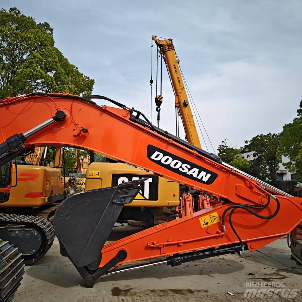 Doosan DX 225 Telakaivukoneet