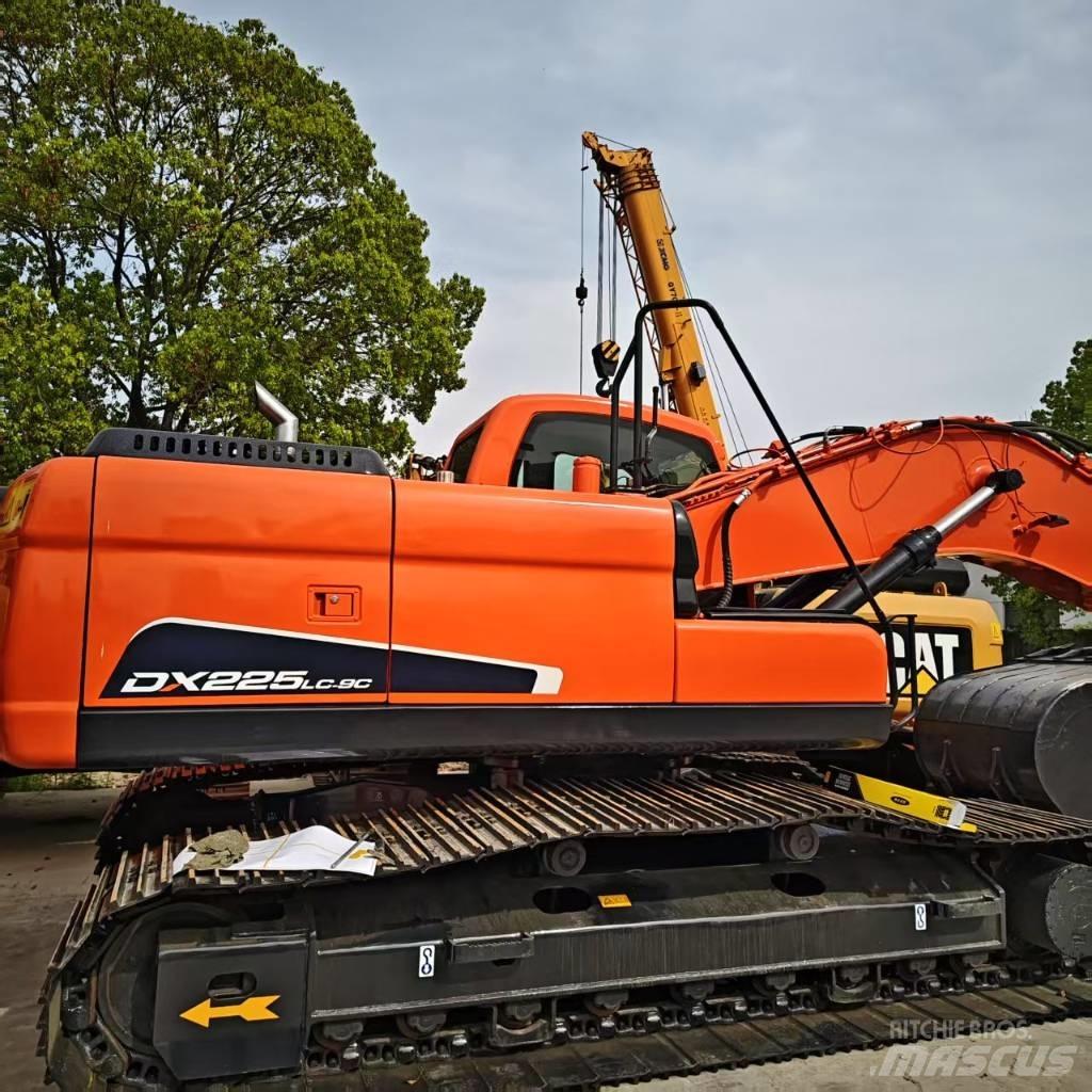 Doosan DX 225 Telakaivukoneet