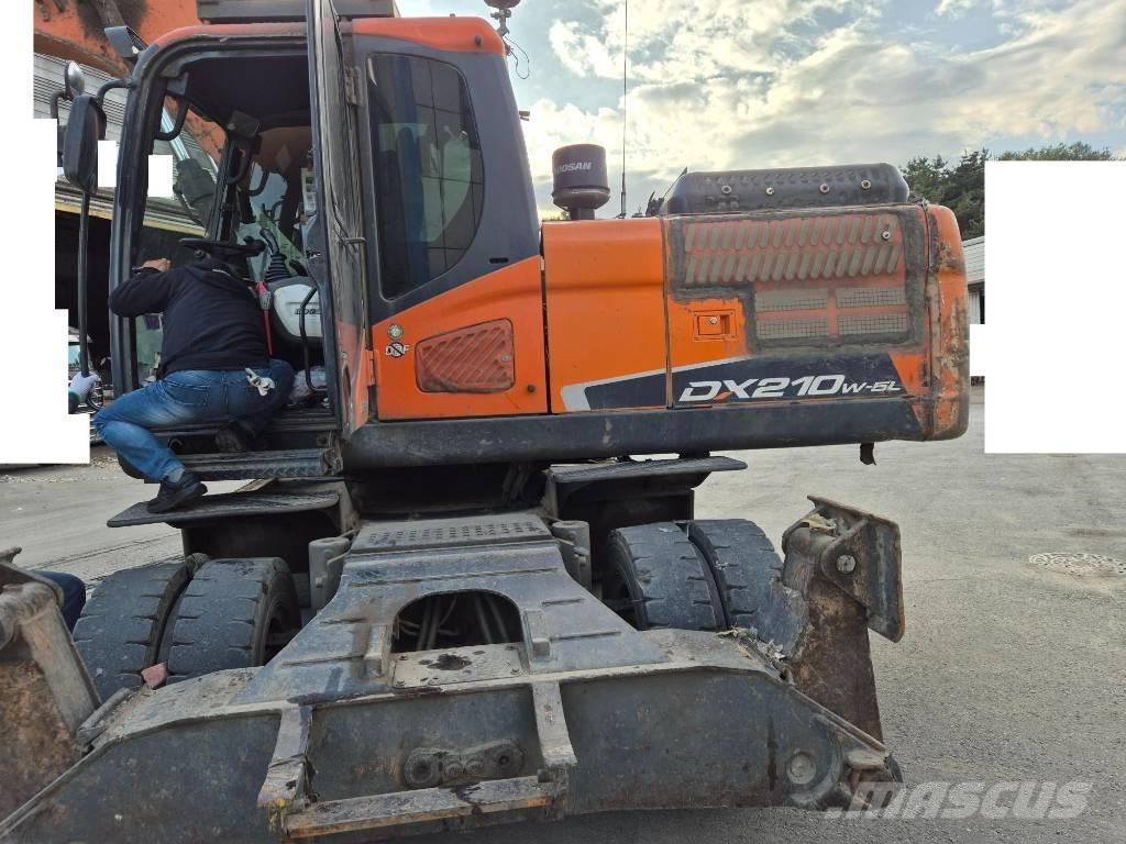 Doosan DX 210 W Pyöräkaivukoneet