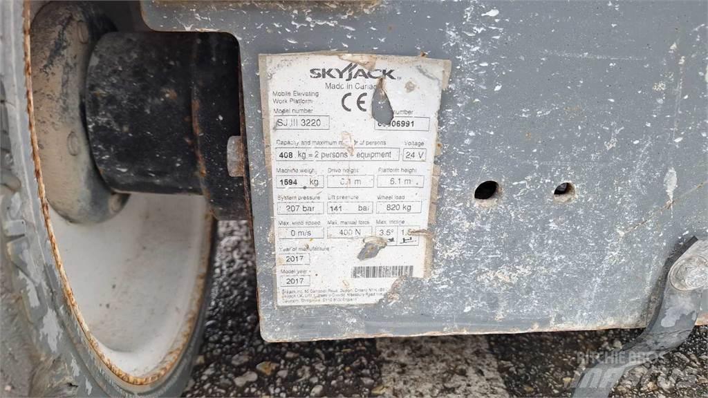 SkyJack SJIII3220 Saksilavat