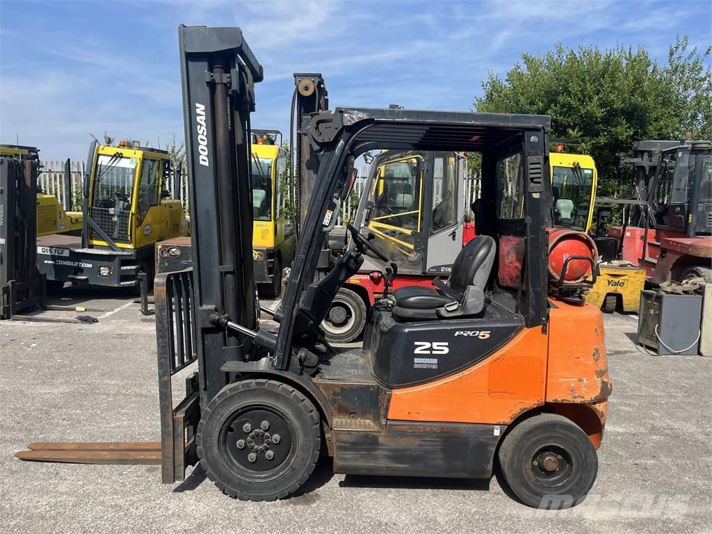 Doosan G25E-5 Nestekaasutrukit