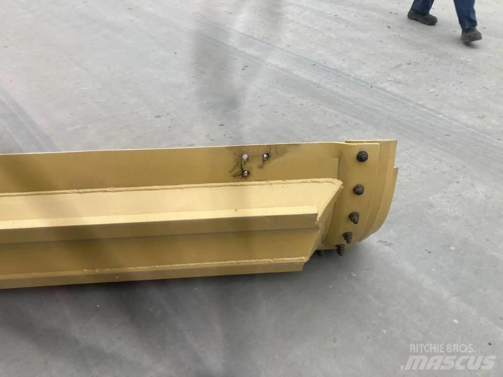 CAT 120M Moldboard Puskulevyt