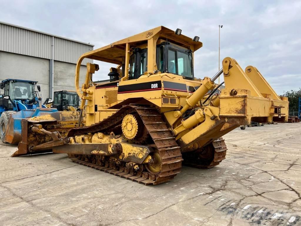 CAT D8R Telaketjupuskutraktorit
