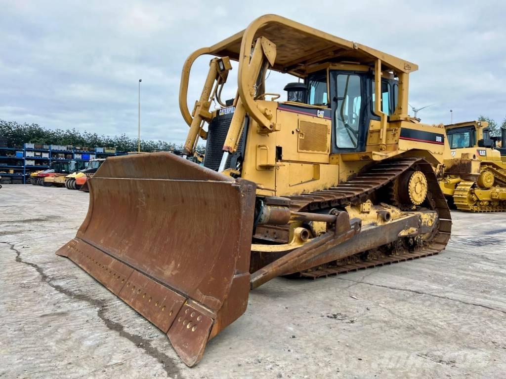 CAT D8R Telaketjupuskutraktorit