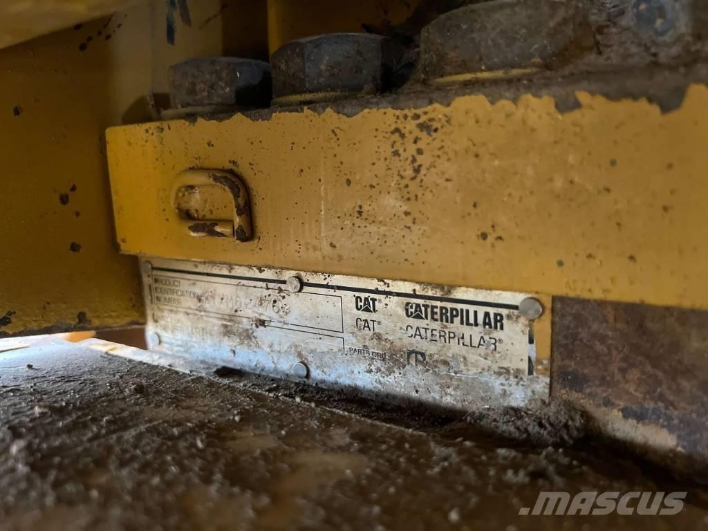 CAT D8R Telaketjupuskutraktorit