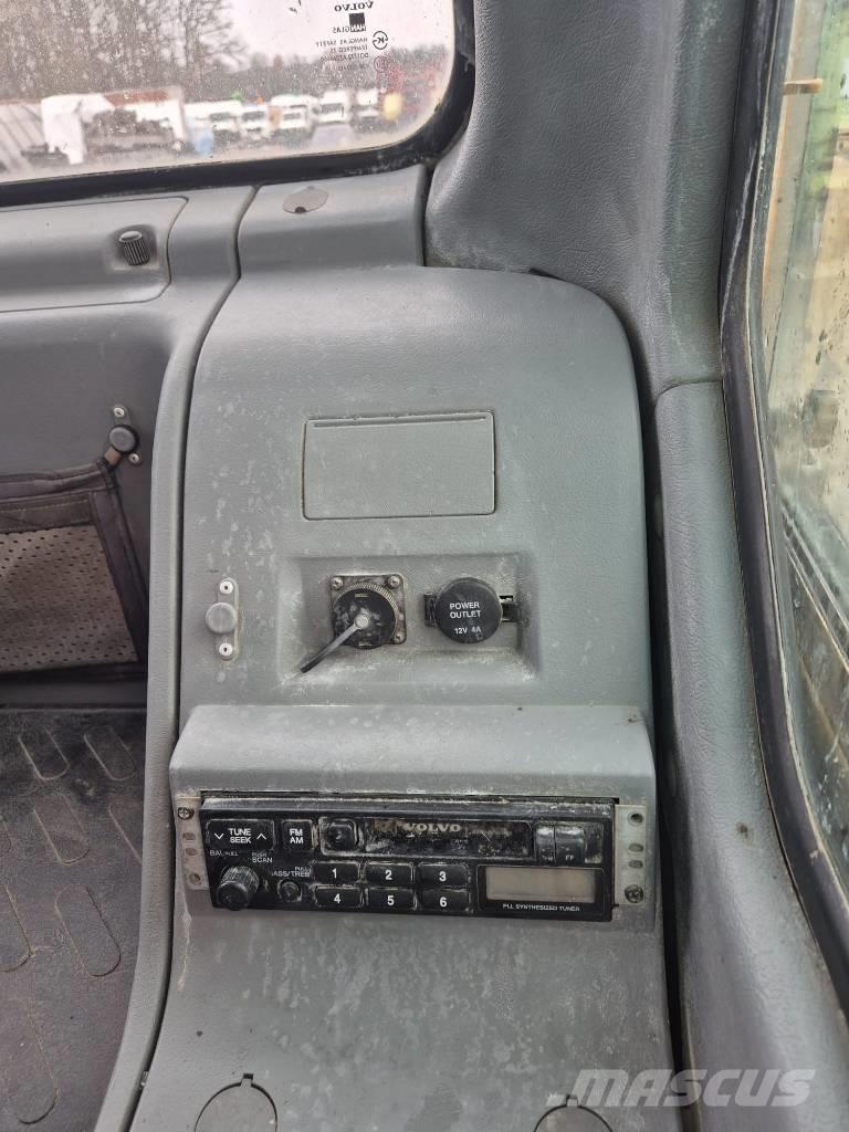 Volvo EW180B Pyöräkaivukoneet