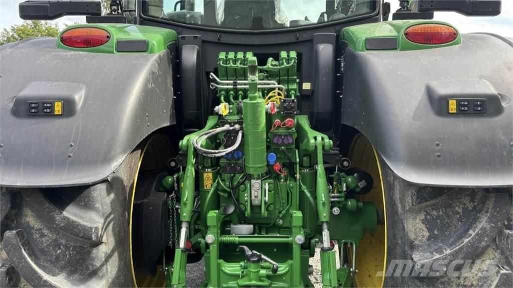 John Deere 6R215 Traktorit