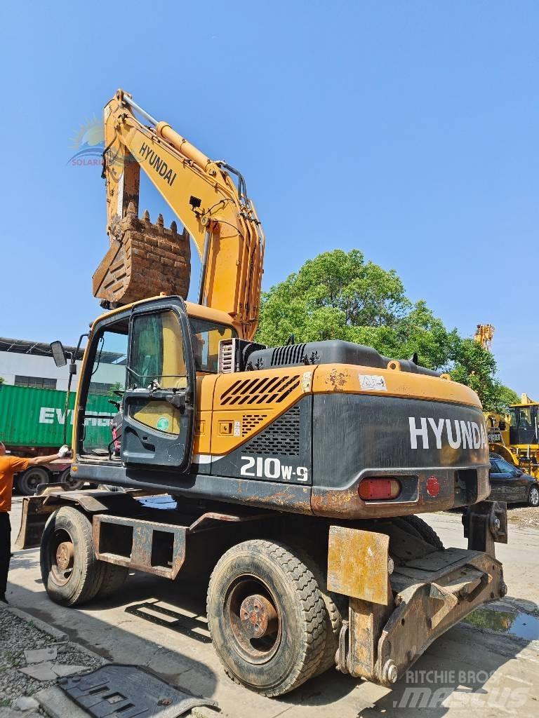 Hyundai R210W-9 Pyöräkaivukoneet