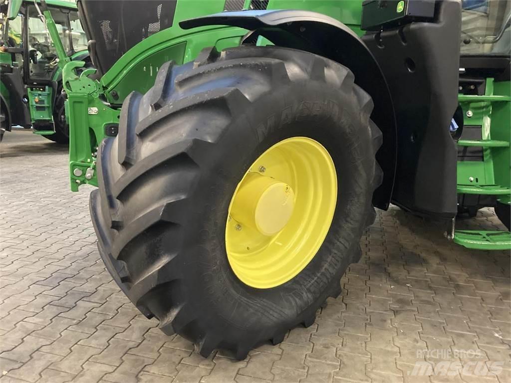 John Deere 6R 215 Traktorit