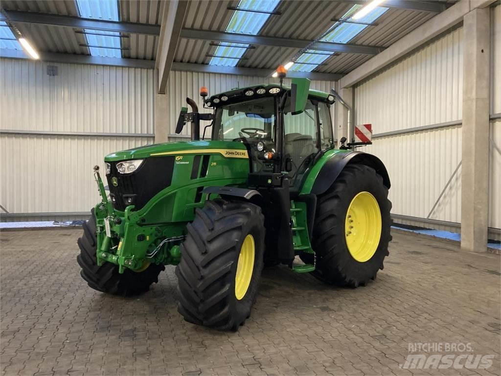 John Deere 6R 215 Traktorit