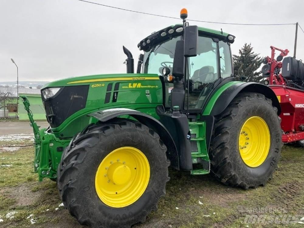 John Deere 6250 R Traktorit