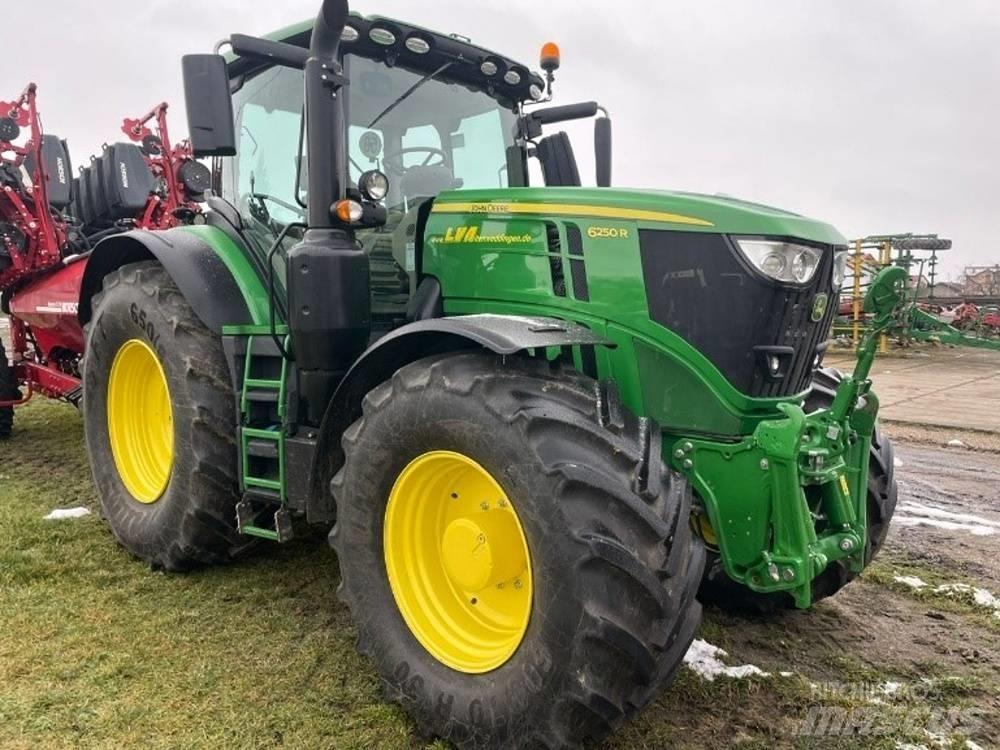 John Deere 6250 R Traktorit
