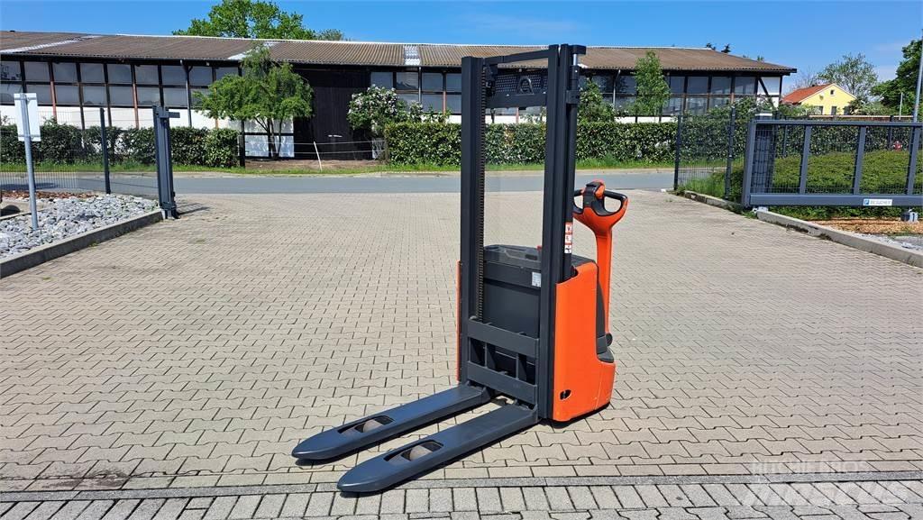 Linde L12- BR1172 Käyden ajettavat pinoamistrukit