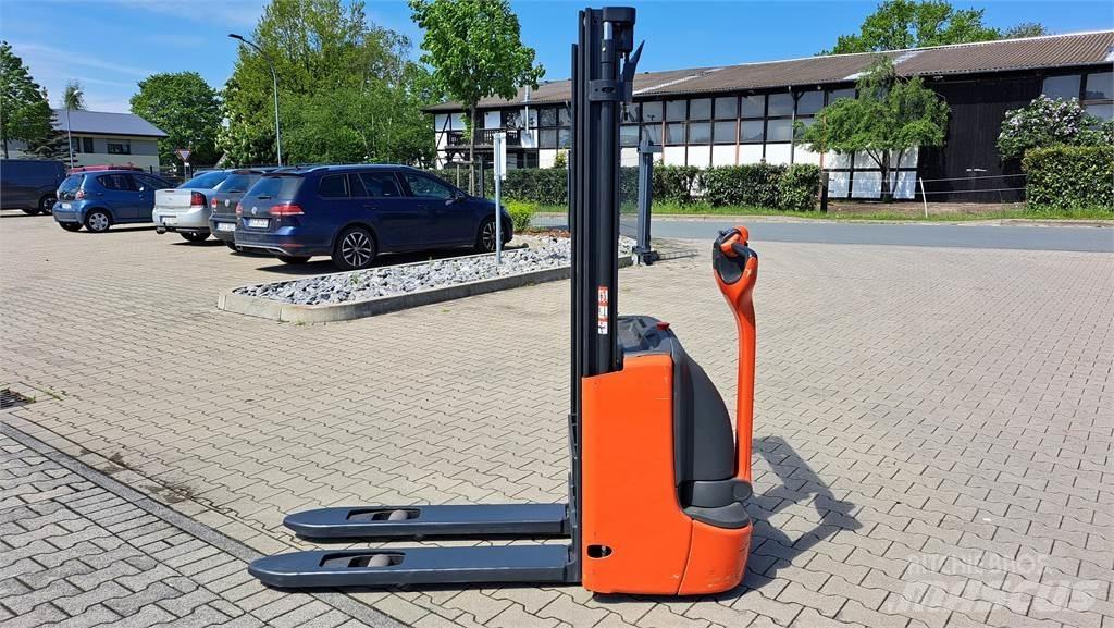 Linde L12- BR1172 Käyden ajettavat pinoamistrukit