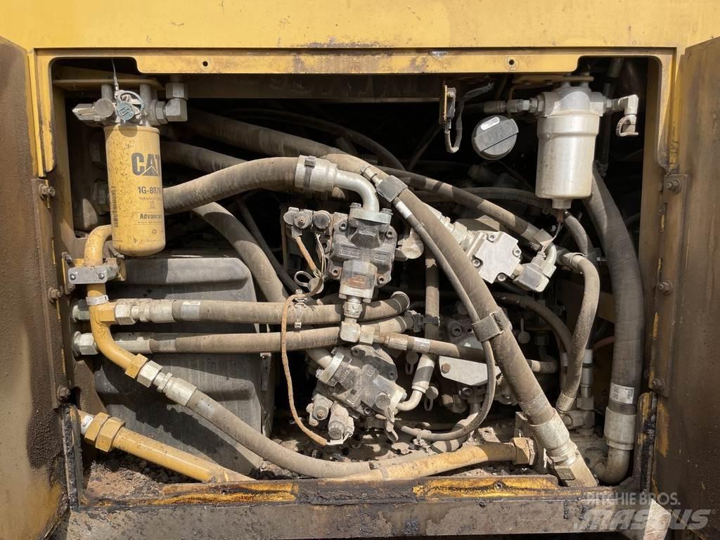 CAT AP555F Asfalttikoneet