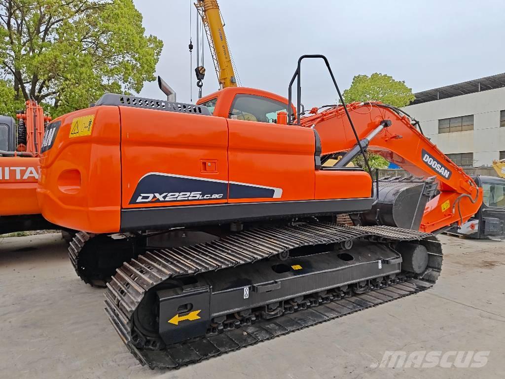 Doosan DX 225 LC Telakaivukoneet