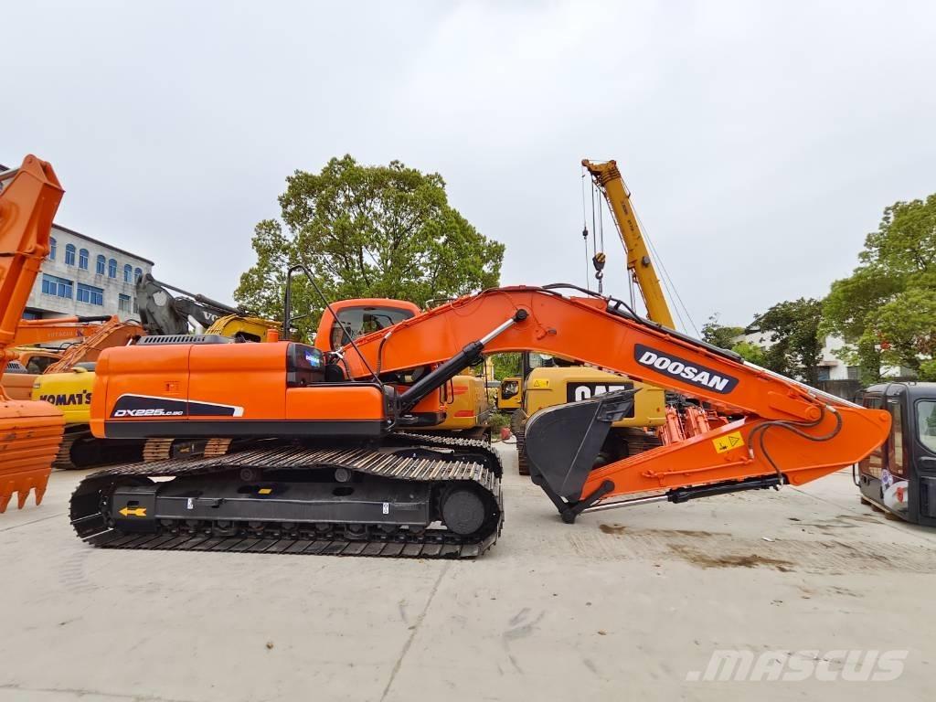 Doosan DX 225 LC Telakaivukoneet