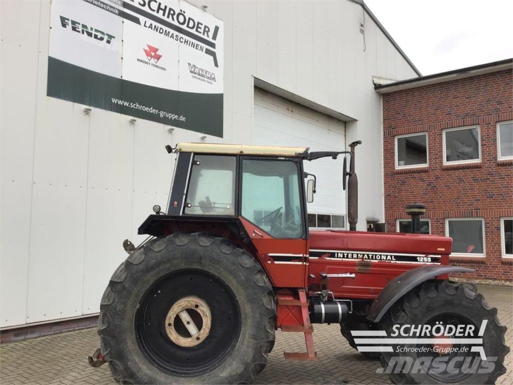 Case IH 1255 Traktorit