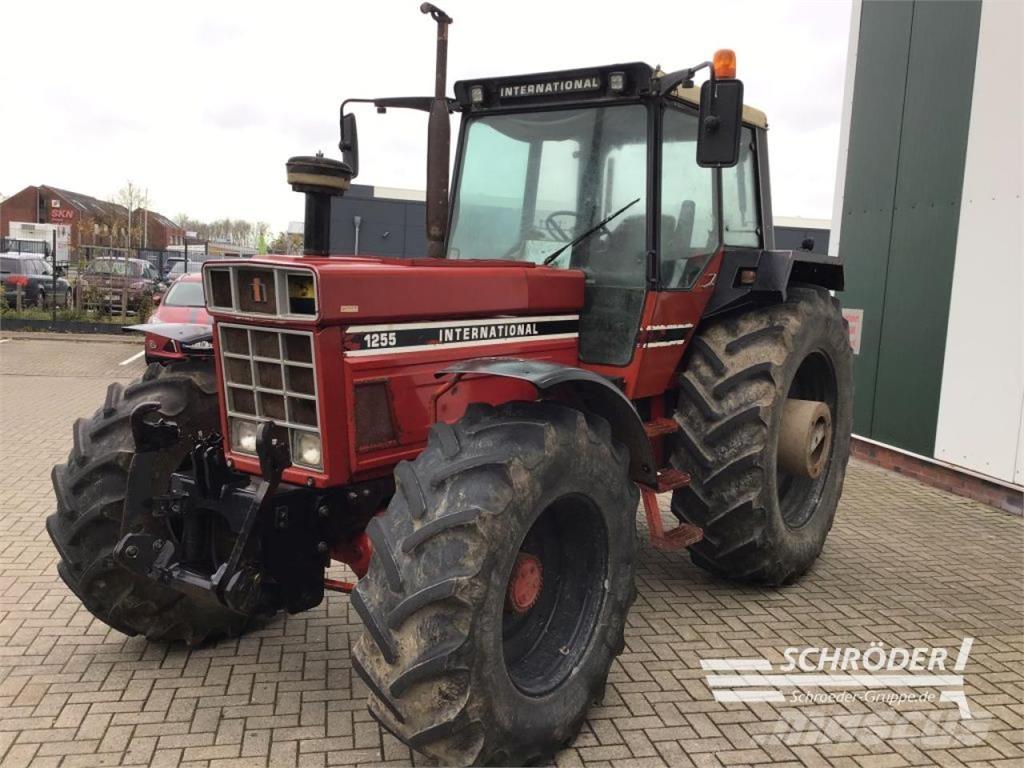 Case IH 1255 Traktorit