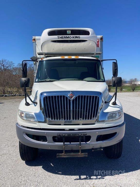 International 4300 Umpikorikuorma-autot
