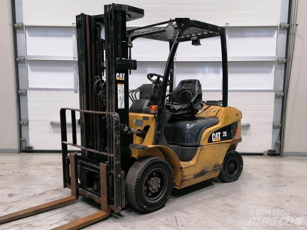 CAT GP25N Nestekaasutrukit