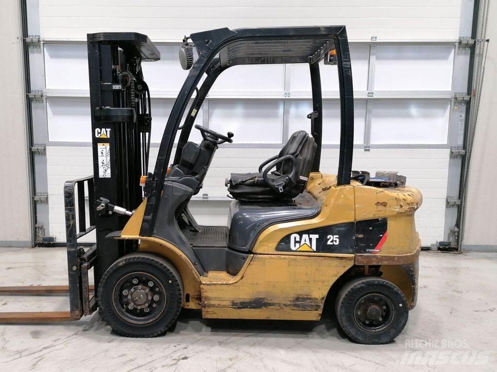CAT GP25N Nestekaasutrukit