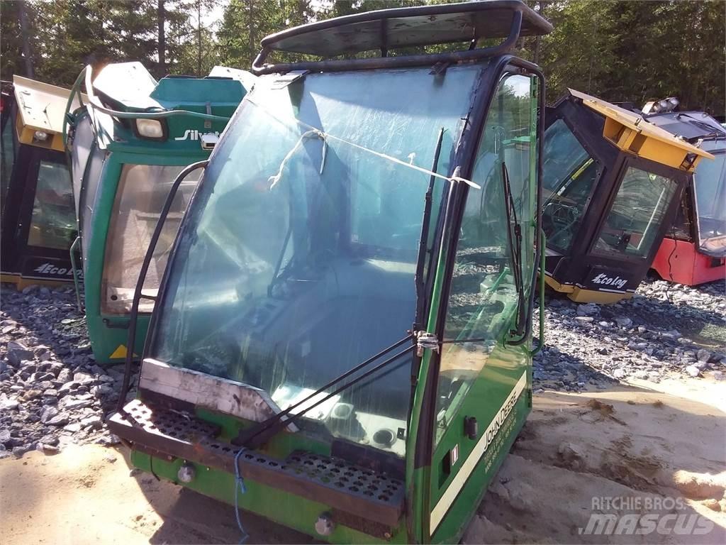 John Deere 1470d Ohjaamo ja sisusta