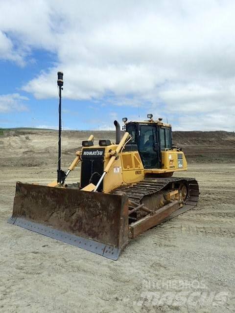 Komatsu D65PX-18 Telaketjupuskutraktorit